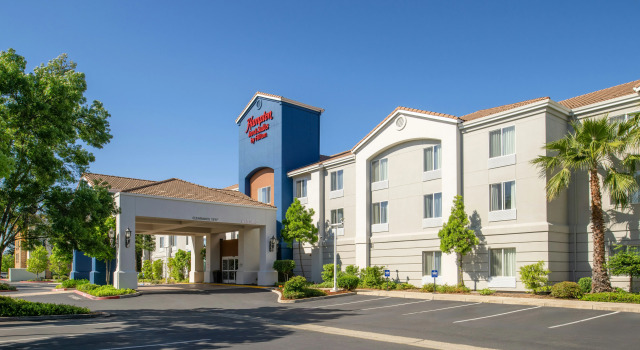 Hampton Inn & Suites Redding