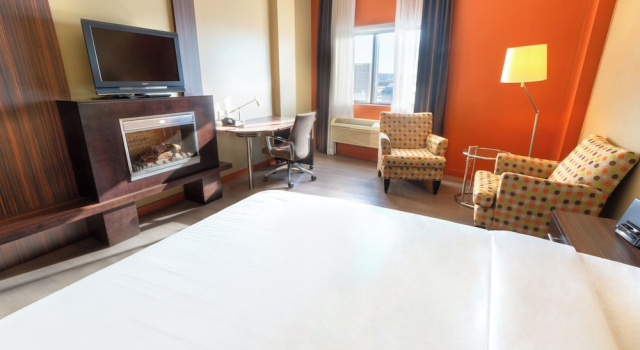 Номер Classic Hôtel Must Aéroport de Québec par JARO
