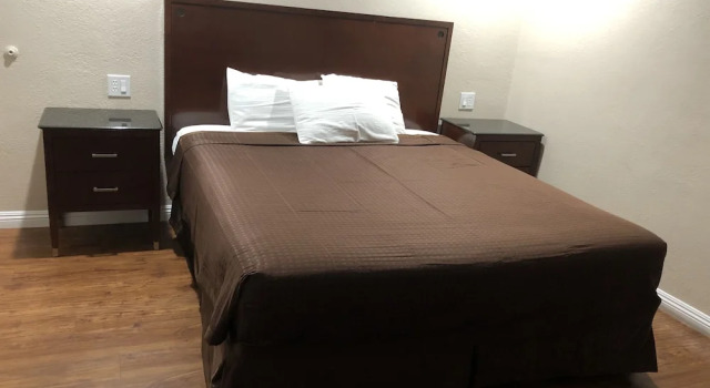 Одноместный номер Standard c 1 комнатой American Inn