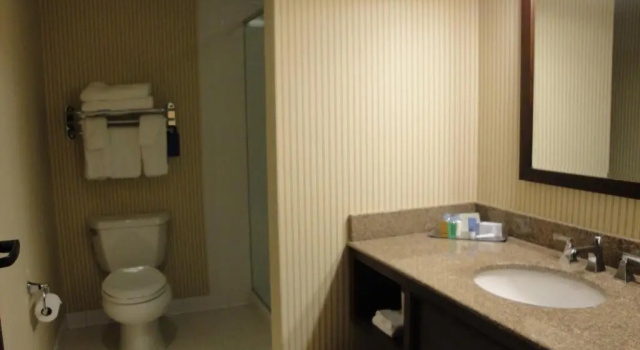 Номер Standard DoubleTree by Hilton Cincinnati Airport