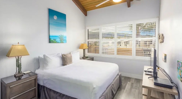 Kamaole Sands 10-403 - Stunning Renovation - Penthouse Level - Split AC - Look!, Забронировать Апартаменты/квартира Уэйлея Мауи