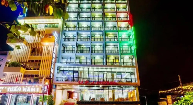 UFJ Hotel SS - by Bay Luxury, Забронировать Отель Отели Тханьхоа́ с парковкой, Парковка