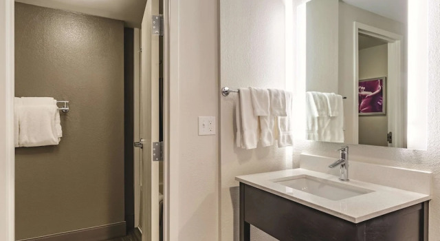 Двухместный люкс La Quinta by Wyndham Warwick Providence Airport