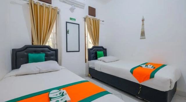 Семейный коттедж с 4 комнатами Homestay Jogja Dekat Masjid Jogokaryan by Simply Homy