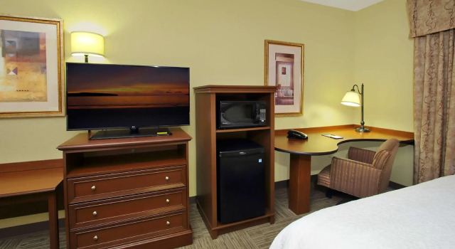 Четырёхместный номер Standard Hampton Inn & Suites Madisonville