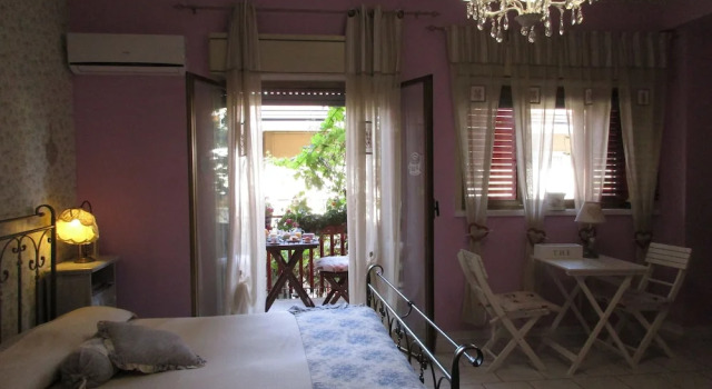 Четырёхместный номер Standard с балконом B&B Santa Sofia