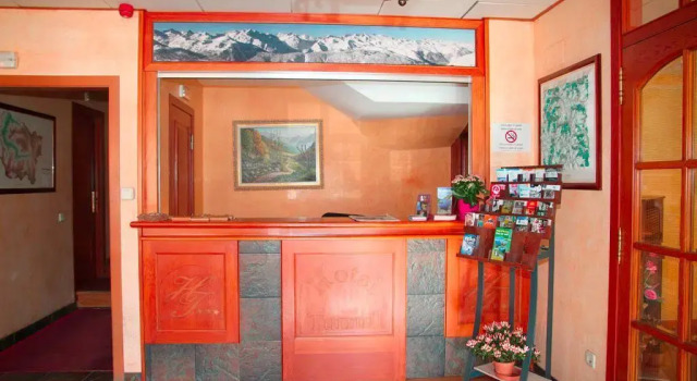 Hotel Turrull, Забронировать Отель Отели Вьельа Э Михаран с завтраком, рядом с Церковь Св. Михаила, Завтраки
