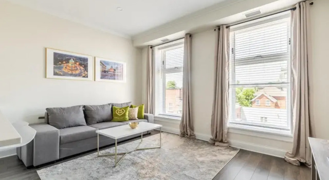 Iconic Rideau 1Bd Unit Balcony Free Parking 2, Varaa Hotelli  