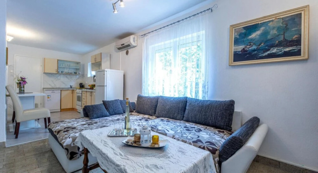 Awesome Home in Sevid With Wifi and 4 Bedrooms, 预订 酒店 塞维德 Trogir Riviera