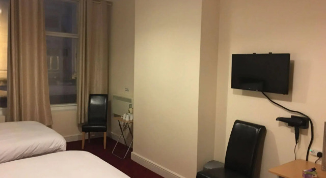 ML Lodge, Забронировать Отель Отели Кардиффа с парковкой, рядом с Национальный музей Кардиффа, Парковка