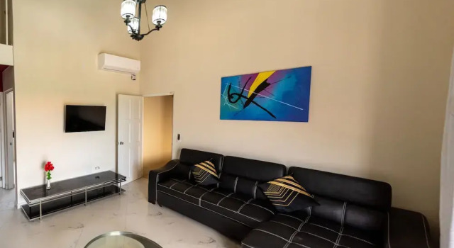 Elegant 2-bedroom Apartment 2 km From Eagle Beach