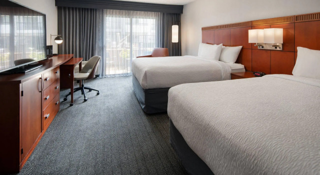 Четырёхместный номер Standard Courtyard by Marriott Fresno