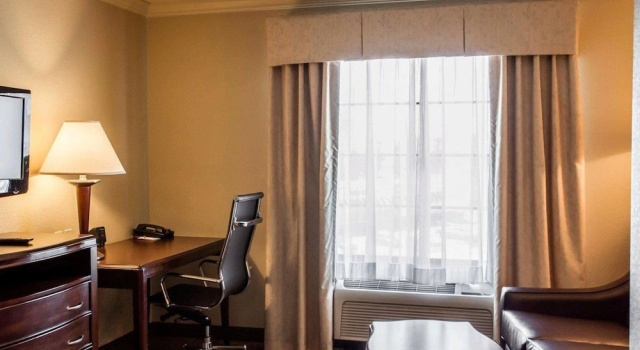 Двухместный люкс c 1 комнатой Spark by Hilton Cincinnati Fairfield