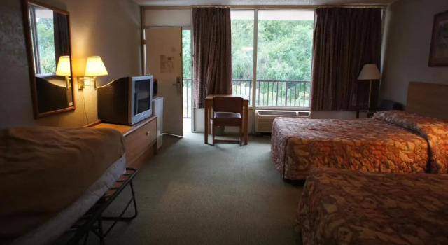 Standard Kuuden hengen huone Executive Inn & Suites