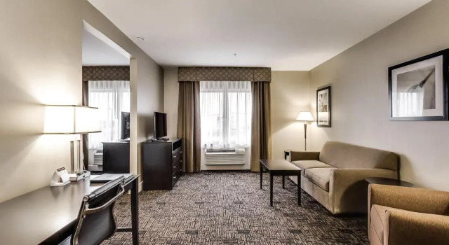 Двухместный люкс c 1 комнатой Radisson Hotel Edmonton Airport