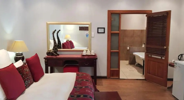Tuskers Bush Lodge B&B, Reservar Pousada (com pequeno-almoço) Hartbeespoort 