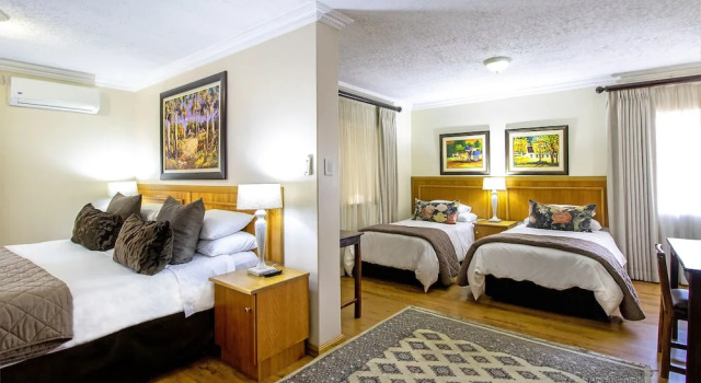 Семейный номер Standard с балконом Sunward Park Guest House & Conference Centre