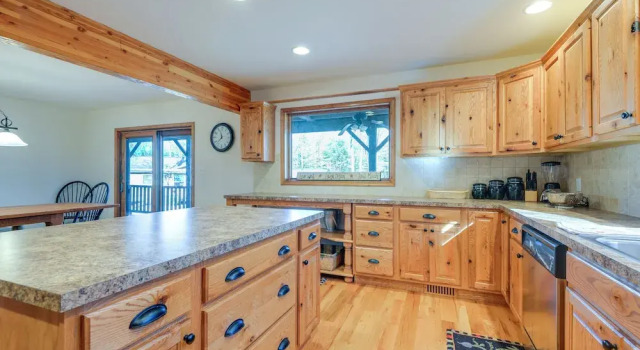 Коттедж Benton Home on 50 Acres w/ Private Deck & Views!