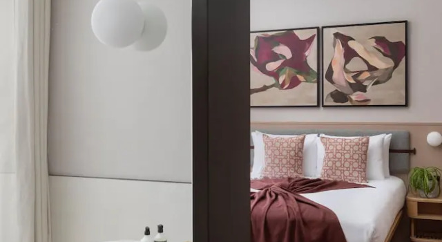 Двухместный Queen’s Suite Inhabit Queens Gardens, a Member of Design Hotels