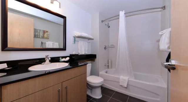Номер Standard Best Western Plus Airport Inn & Suites