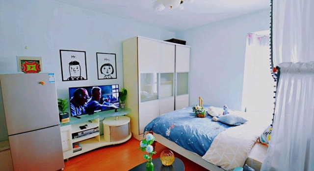Avatar Clouds Large Queen Bed & High Rise View