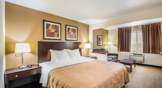 Двухместный номер Standard Quality Inn & Suites Eldridge Davenport North