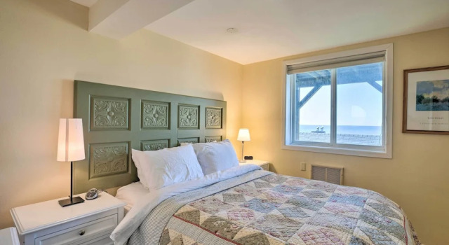 Exquisite Oceanside House w/ Pacific Views & Deck!, Đặt Khách sạn Oceanside Oregon Coast
