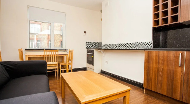 Brilliant 2 Bed Apt in Heart of Camden Town, Забронировать Отель Отели Лондона 3 звезды, рядом с Театр KoKo London, 3*