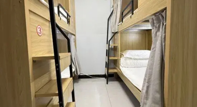 Кровать в общем номере (женский номер) Liuying Xuan Hotel (Beijing Communication University Branch)