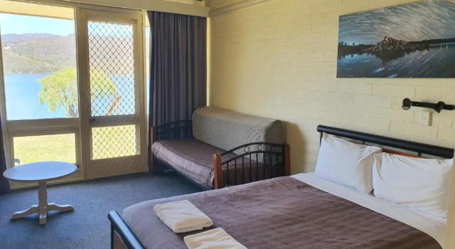 Двухместный номер Standard с видом на озеро Lake Jindabyne Hotel