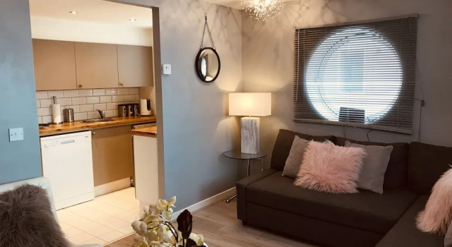 Апартаменты Luxury 2 Bedroom Luxe Dockland Apartment with Parking