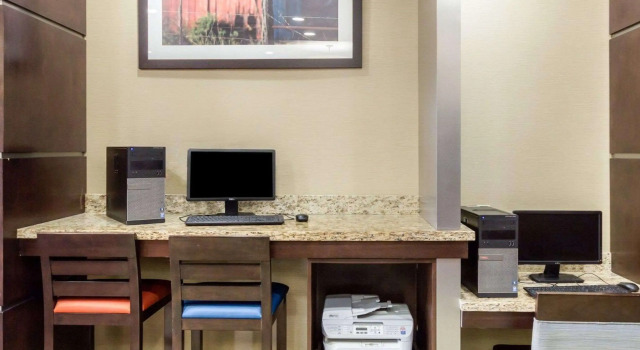 Comfort Suites Cotulla, Book Hotel Hoteller i Cotulla med parkering, Parkering