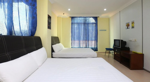 Azra Inn by OYO Rooms, Rezervasyon Otel Kota Bharu 