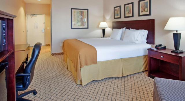 Двухместный номер Standard Holiday Inn Express Hotel & Suites Wichita Airport by IHG