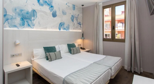 Opera Ramblas Hostal