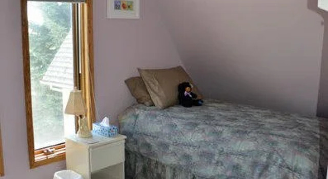 Gemstone Guest House and B&B, Rezerwuj Bed and Breakfast Hotele w Southern Alberta z parkingiem, Parking