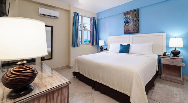 Номер Standard с красивым видом из окна Southern Palms Beach Club