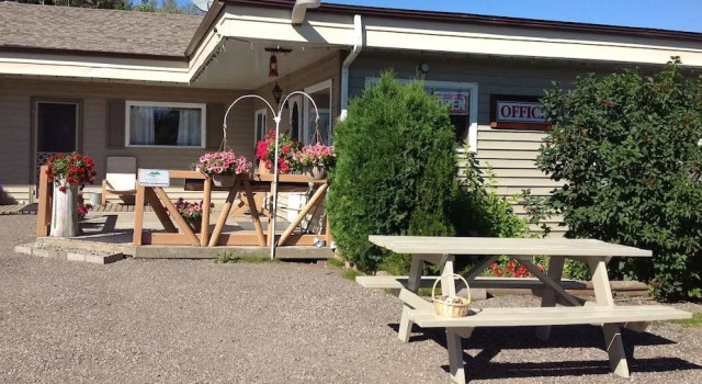 Wanakena Motel, Reservar Motel Burns Lake Canadá