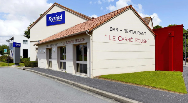 Кровать в общем номере Brit Hotel Essentiel Cholet