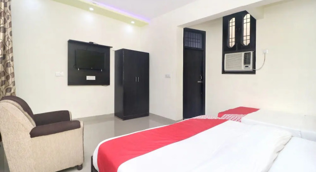 OYO 16693 Hotel Omni