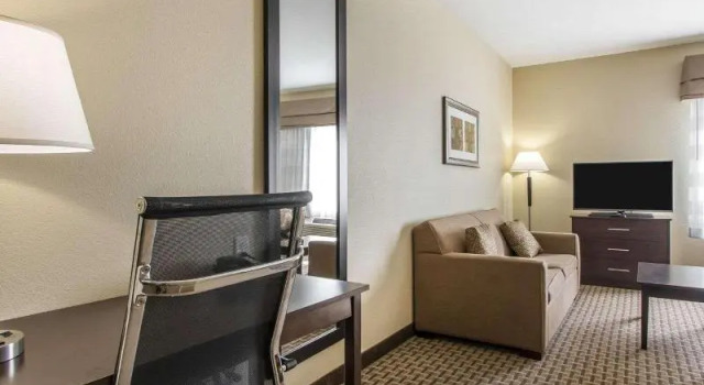 Люкс Standard MainStay Suites Meridian - Bonita Lakes