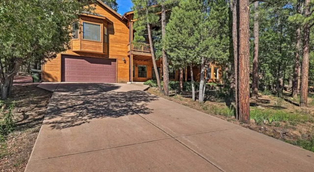 Serene Lakeside Cabin w/ Decks + Edler Lake Views!