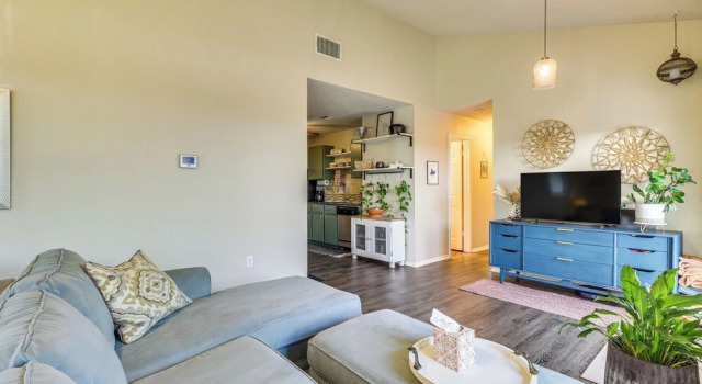 Cowboy Pool & Fenced Yard: Convenient Austin Home, Book Feriehus Austin Greater Austin