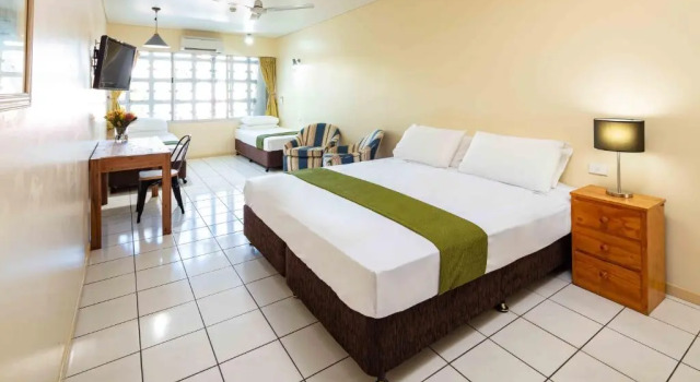 Четырёхместный номер Standard Hides Hotel