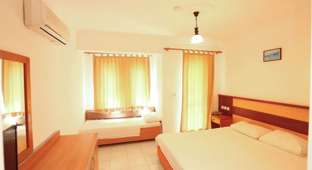 Трёхместный номер Standard с балконом The Tower Hotel