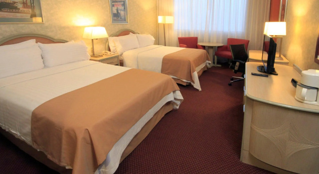 Четырёхместный номер Standard Holiday Inn Monterrey-Parque Fundidora by IHG