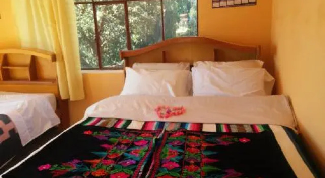 Jamuy Amantani, Prenota Hotel Amantani 