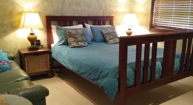 Sonjas Bed and Breakfast, Book Bed and Breakfast Lightning Ridge New South Wales