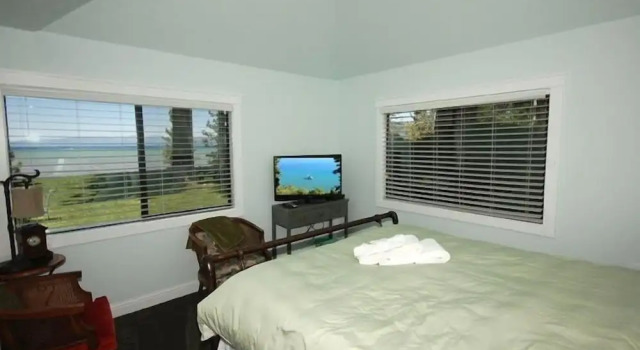 Коттедж с 4 комнатами 771 Lakeview Avenue 4 Bedroom Home by RedAwning