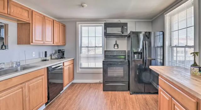 Downtown Canandaigua Apt: 1 Mi to Lake & Pier!, Забронировать Апартаменты/квартира Канандейгуа Finger Lakes, рядом с Ферма грейнджера и музей карет